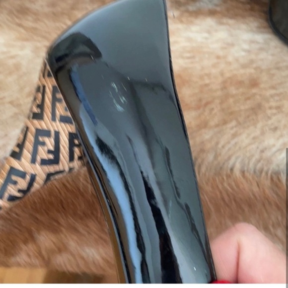 Fendi Heel  size 8.5 🎉🎉🎉 Just marked down WEEKEND SALE - Picture 2 of 4